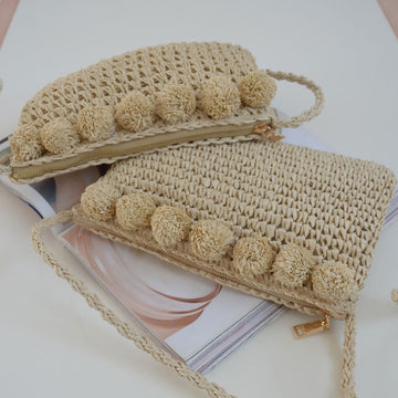 Hand-woven flowers straw bag