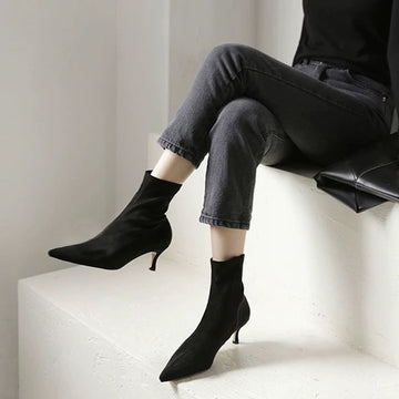 Elastic Pointed Black New Boot